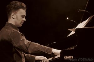 le-pianiste-antonin-rayonle-joueur-de-kora-ablaye-cissoko-au-festival-de-cluny-en-2017