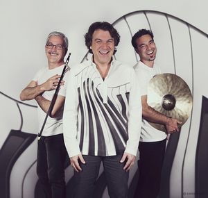 Le trio de l'album "El Tiempo por Testigo", Dorantes, Francis Posé & Javi Ruibal.