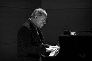 Le pianiste Enrico Pieanunzi en résidence au Musée des Confluences de Lyon, photo de Matteo Gabrieli