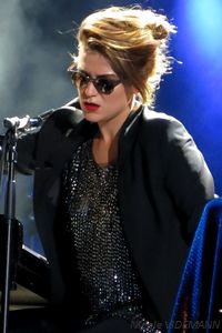 La chanteuse Mélody Gardot le 02 juillet 2015 sur la scène de "Jazz à Vienne"