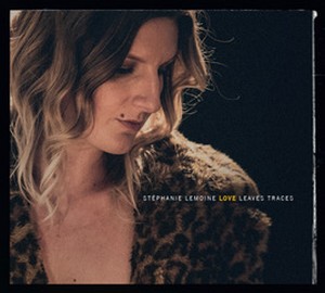 Stéphanie Lemoine signe « Love leaves traces »