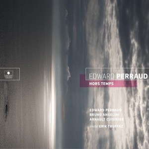 Edward Perraud signe « Hors Temps »