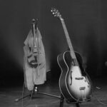 Jazz Campus en Clunisois 2021_Théo Ceccaldi Trio_guitare, violon & veste