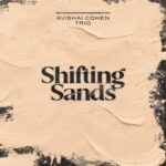 couverture de l'album Shifting Sands du contrebassiste Avishai Cohen